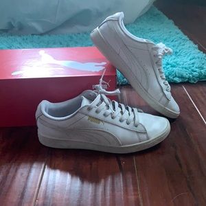 Women’s size 8 Pumas